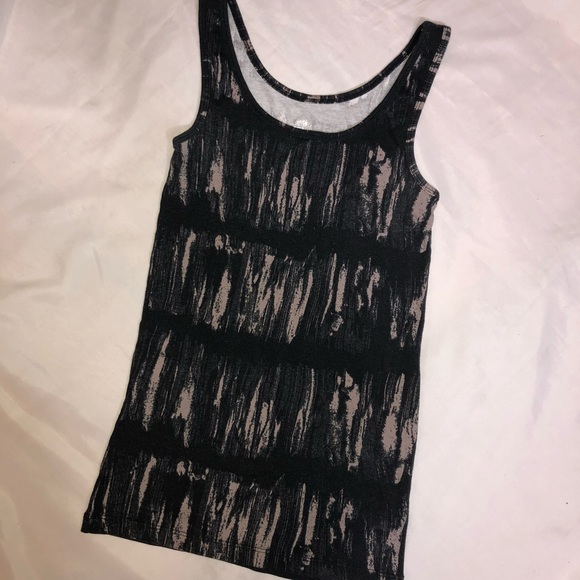 Two tank top lot - Picture 2 of 5